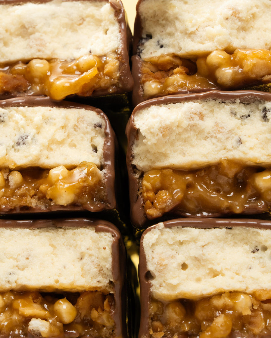 A little close-up of what’s coming… Can you guess the flavour? 👀

#barebells